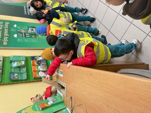 Ms O'Reilly's Class Image 3